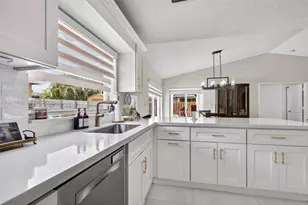 8061 NW 197th St, Hialeah, FL 33015 - Photo 9