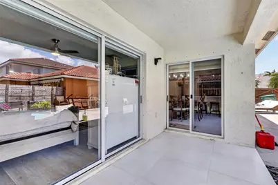 8061 NW 197th St, Hialeah, FL 33015 - Photo 25