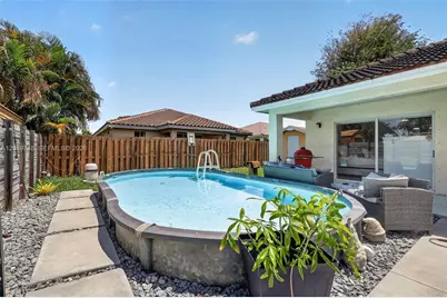 8061 NW 197th St, Hialeah, FL 33015 - Photo 29