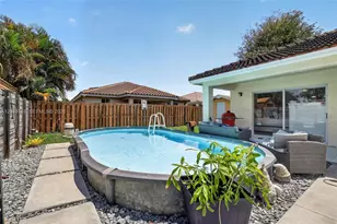 8061 NW 197th St, Hialeah, FL 33015 - Photo 29