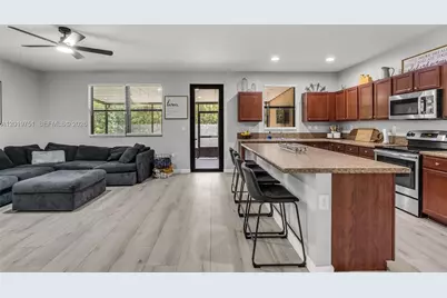 633 SE 35th Ter, Homestead, FL 33033 - Photo 11