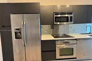 31 SE 6th St, Miami, FL 33131 - Photo 11