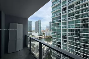 31 SE 6th St, Miami, FL 33131 - Photo 3