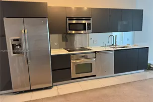 31 SE 6th St, Miami, FL 33131 - Photo 9