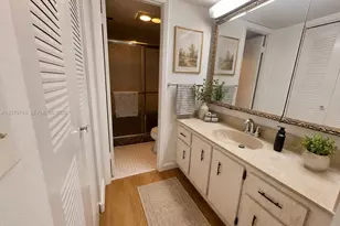 1100 St Charles Pl, Pembroke Pines, FL 33026 - Photo 25