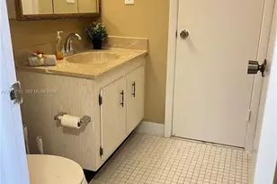 1100 St Charles Pl, Pembroke Pines, FL 33026 - Photo 13