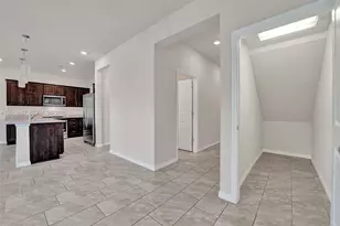 4764 Eucalyptus Dr, Hollywood, FL 33021 - Photo 9