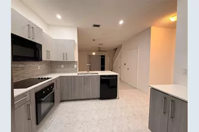 2078 Madeira Dr #0, Weston, FL 33327 - Photo 7