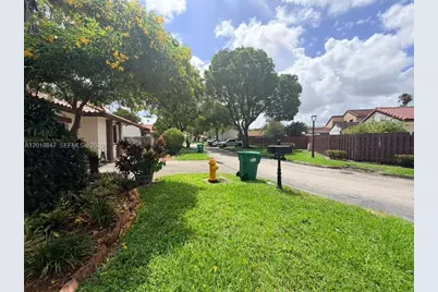 17722 NW 63rd Ct, Hialeah, FL 33015 - Photo 9