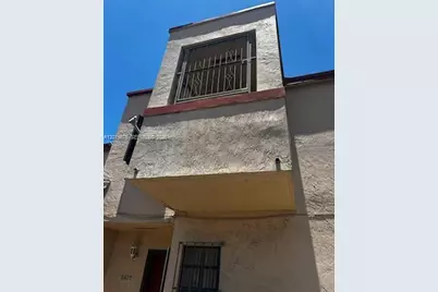 2407 W 52nd Pl #4-2, Hialeah, FL 33016 - Photo 5
