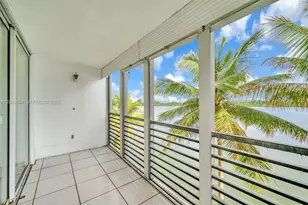 1075 NE Miami Gardens Dr, Miami, FL 33179 - Photo 37