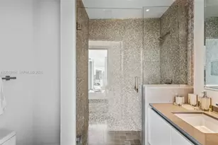 88 SW 7th St, Miami, FL 33130 - Photo 25