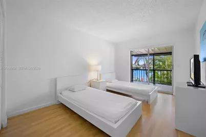 [Address not provided], Hallandale Beach, FL 33009 - Photo 17