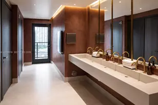 20 NE 11th St, Miami, FL 33132 - Photo 5