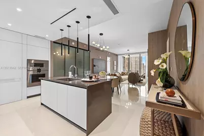 300 Biscayne Blvd Way #1605, Miami, FL 33131 - Photo 9