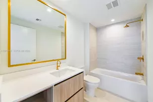 77 5th St, Miami, FL 33131 - Photo 13