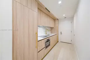 77 5th St, Miami, FL 33131 - Photo 3