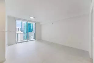 77 5th St, Miami, FL 33131 - Photo 7
