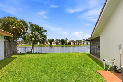 8359 NW 189th St Rd, Hialeah, FL 33015 - Photo 29