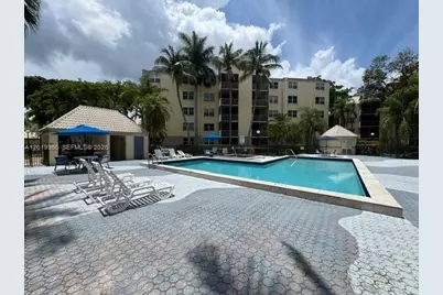 8323 Lake Dr #506, Doral, FL 33166 - Photo 13
