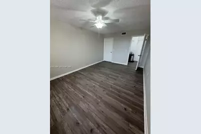 8323 Lake Dr #506, Doral, FL 33166 - Photo 7