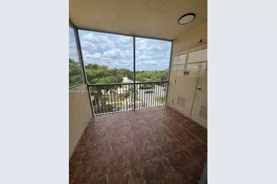 8323 Lake Dr #506, Doral, FL 33166 - Photo 11