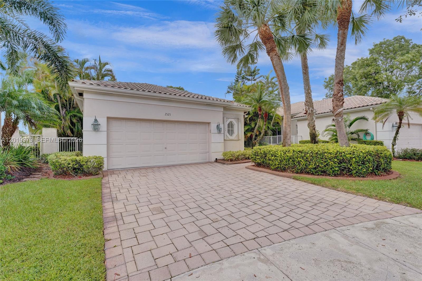 2525 Bay Pointe Ct - 2525 Bay Pointe Ct, Weston, FL 33327 Luxury Property | Jose Angel Pina