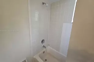 5500 W 21st Ct, Hialeah, FL 33016 - Photo 15