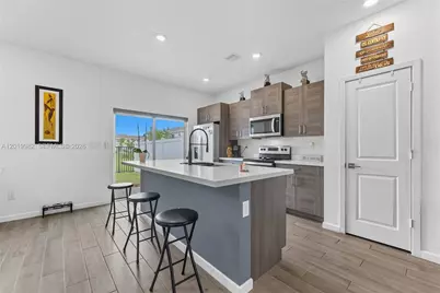 805 SE 18th St, Homestead, FL 33034 - Photo 7
