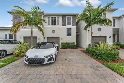 805 SE 18th St, Homestead, FL 33034 - Photo 1