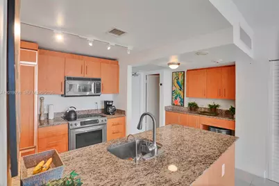 10275 Collins Ave #829, Bal Harbour, FL 33154 - Photo 27