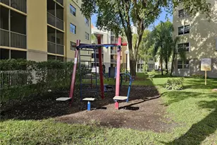 8100 Geneva Ct, Doral, FL 33166 - Photo 9