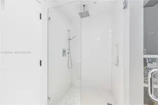 465 NE 112th St, Miami, FL 33161 - Photo 23