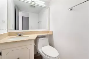 600 NE 36th St, Miami, FL 33137 - Photo 15