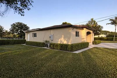 2295 NW 115th St, Miami, FL 33167 - Photo 5