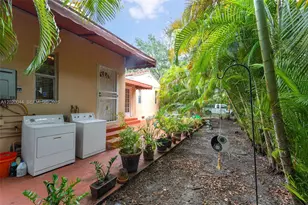 28 NE 48th St, Miami, FL 33137 - Photo 25
