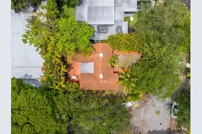 28 NE 48th St, Miami, FL 33137 - Photo 33