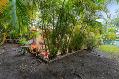 28 NE 48th St, Miami, FL 33137 - Photo 23