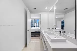 55 SW 9th St, Miami, FL 33130 - Photo 11
