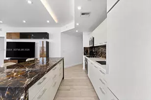 55 SW 9th St, Miami, FL 33130 - Photo 7