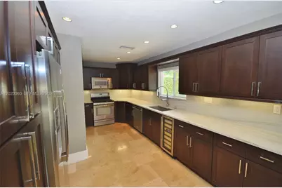 14001 Cypress Ct, Miami Lakes, FL 33014 - Photo 9