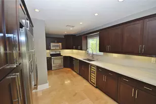 14001 Cypress Ct, Miami Lakes, FL 33014 - Photo 9