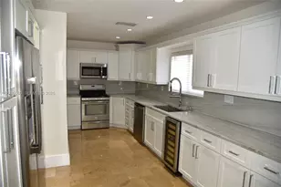14001 Cypress Ct, Miami Lakes, FL 33014 - Photo 7