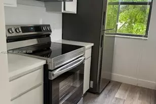 8180 Geneva Ct, Doral, FL 33166 - Photo 3