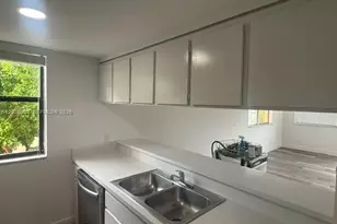 8180 Geneva Ct, Doral, FL 33166 - Photo 5