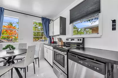 1738 N 16th Ct, Hollywood, FL 33020 - Photo 11