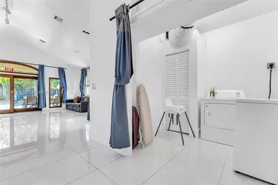 1738 N 16th Ct, Hollywood, FL 33020 - Photo 29