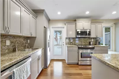1311 NE 26th Ter, Pompano Beach, FL 33062 - Photo 5