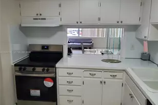 330 SE 2nd St, Hallandale Beach, FL 33009 - Photo 3