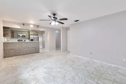 320 NW 61st Ave, Miami, FL 33126 - Photo 7